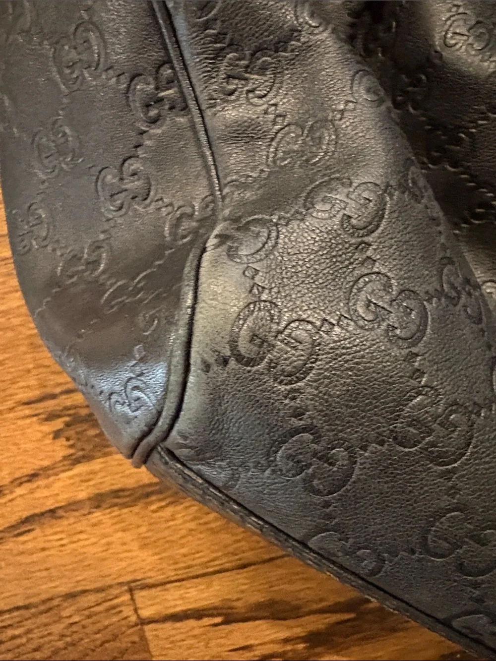 Gucci Black Leather Shoulder Bag with Gold Hardware